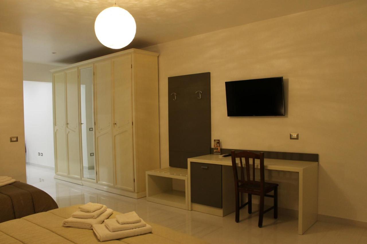 ليتشي Madigans Rooms Bed&Breakfast المظهر الخارجي الصورة