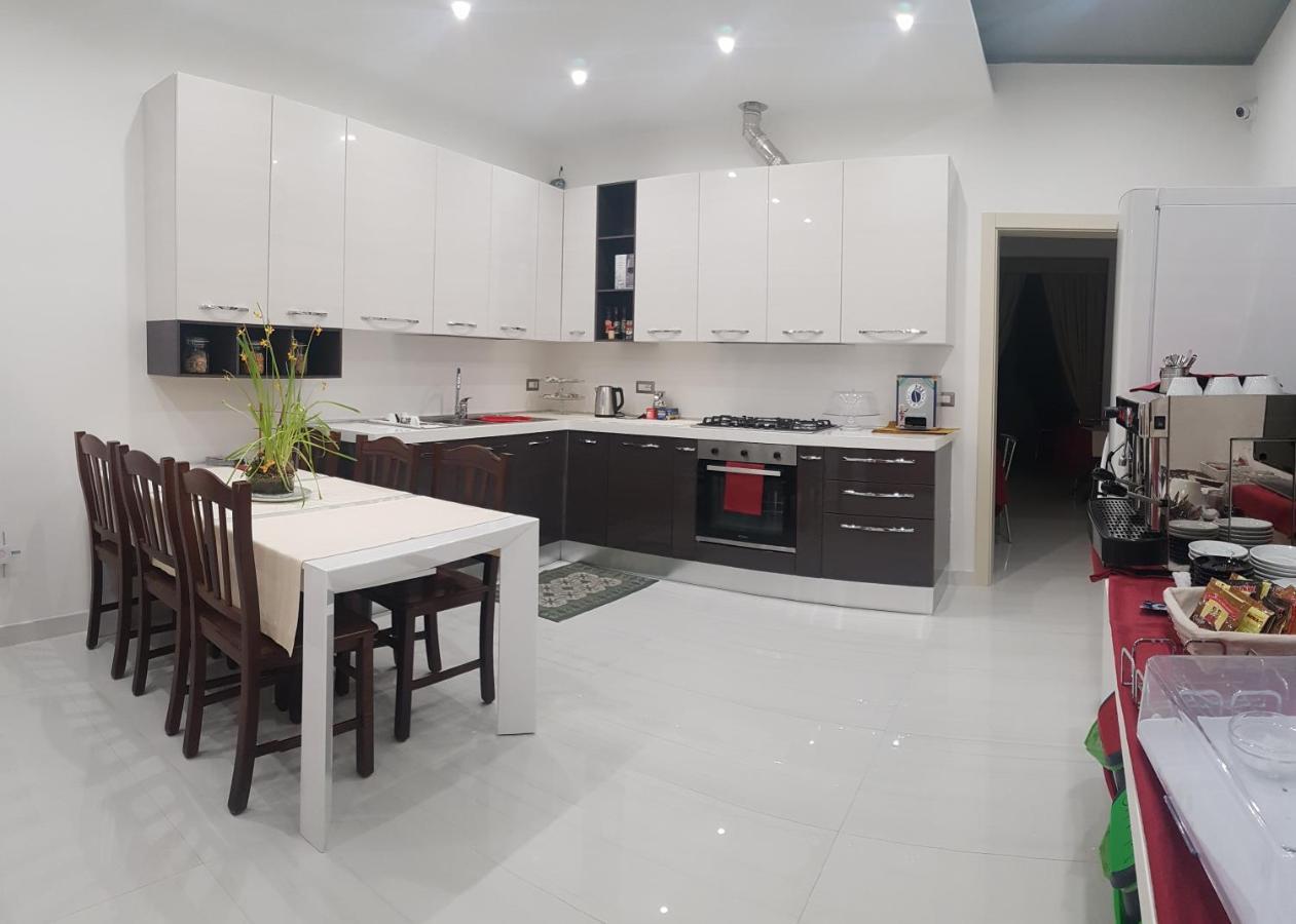 ليتشي Madigans Rooms Bed&Breakfast المظهر الخارجي الصورة